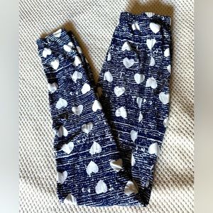 Buttery soft leggings. One size, fit like smalls but stretch